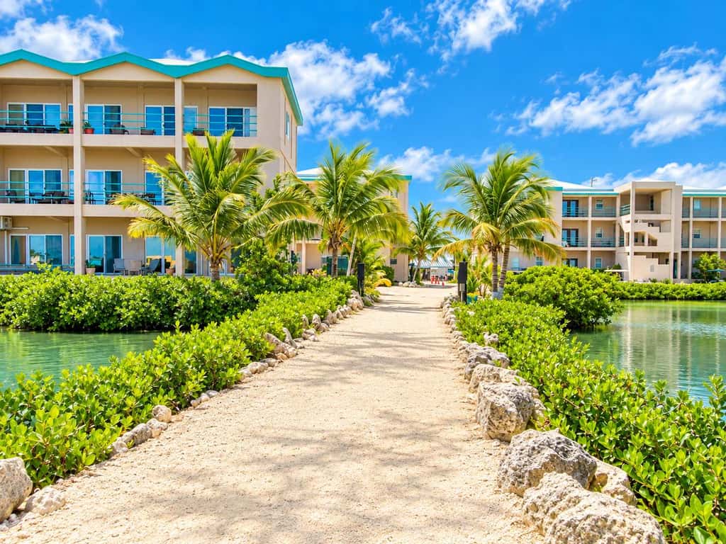 Renovated Lagoon View Condo with Pool in San Pedro