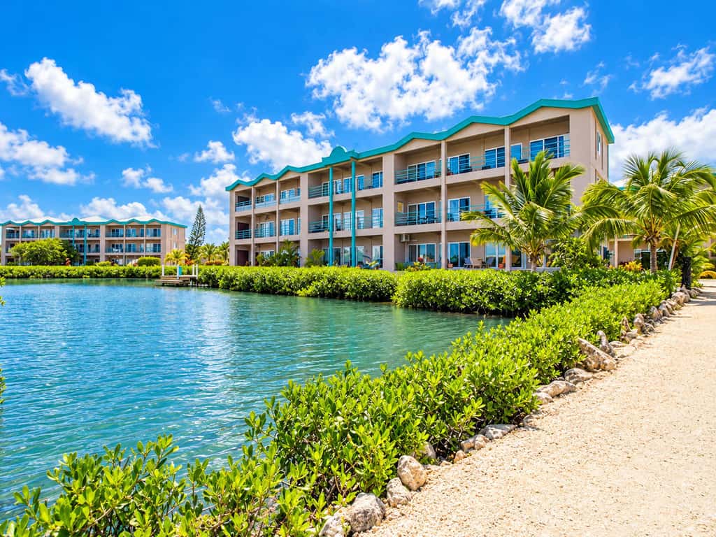 Renovated Lagoon View Condo with Pool in San Pedro