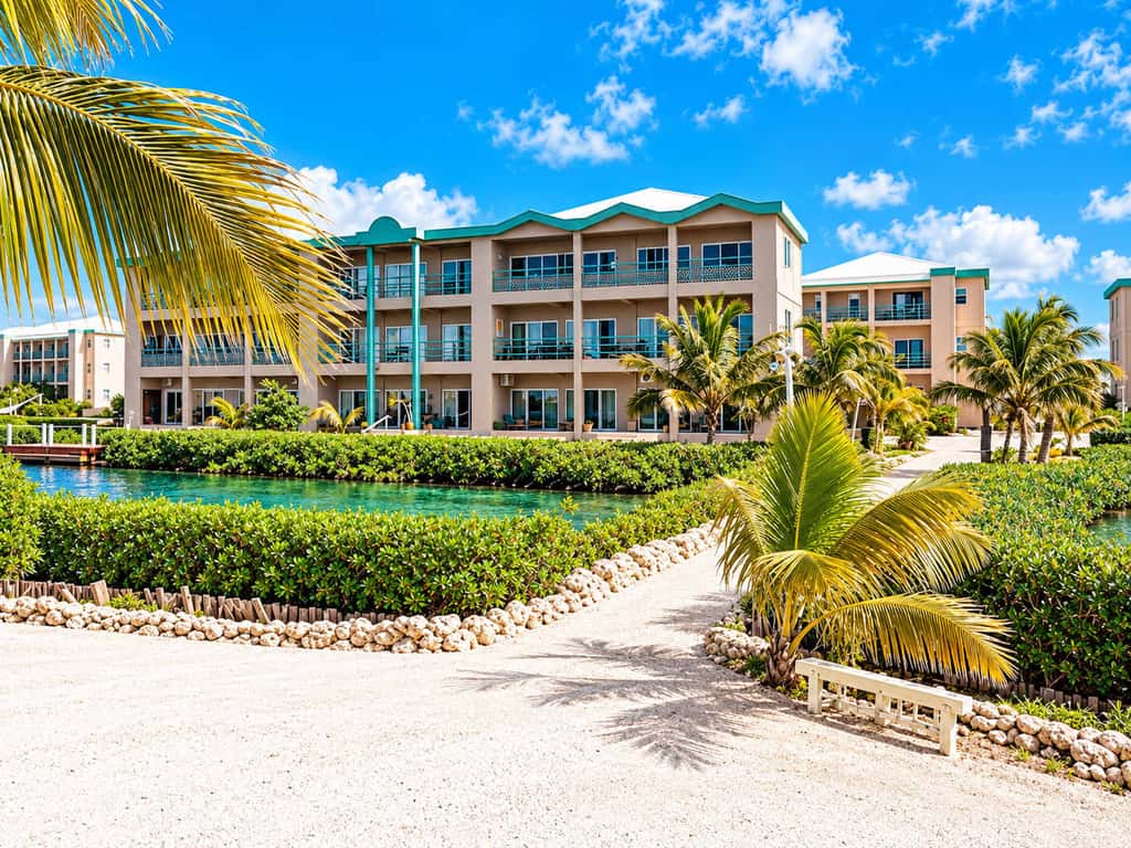 Renovated Lagoon View Condo with Pool in San Pedro