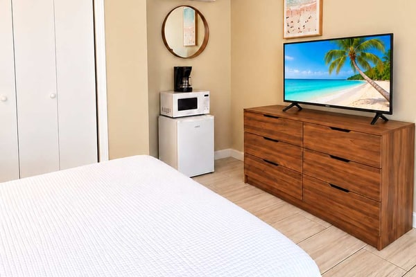 Welcome to Good Tides at 300 Tenth , Unit 101, your relaxing home base for a memorable Myrtle Beach getaway. Ideally located just moments from the ocean, this inviting studio makes it easy to enjoy sunny beach days, local attractions, and everything the Grand Strand has to offer.
Inside, youâll find a comfortable and thoughtfully arranged space perfect for unwinding after a day of exploring. Convenient amenities, including a mini fridge and microwave, make it easy to keep your favorite snacks and drinks on hand throughout your stay.
Start your mornings with a stroll to the nearby beach, spend the afternoon soaking up the Carolina sunshine, or cool off with a swim in the resortâs outdoor pool. When youâre ready to explore, youâll be close to Myrtle Beachâs popular restaurants, shopping, golf, entertainment, water activities, and family-friendly attractions.
Whether youâre planning a relaxing beach escape, a romantic weekend, or a fun-filled Myrtle Beach adventure, Tenth Ave Seaside Escape offers the comfort, convenience, and coastal location you need to make the most of your stay.