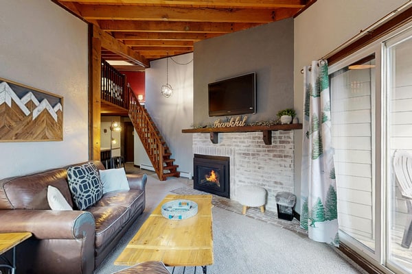 Cozy 2BR Silverthorne condo with fireplace, Wi-Fi & balcony.