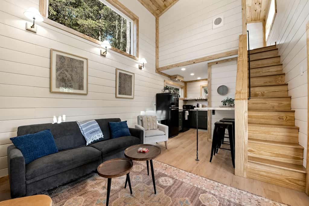 Chestnut Cottage w Deck Seating, Near Ruby Falls