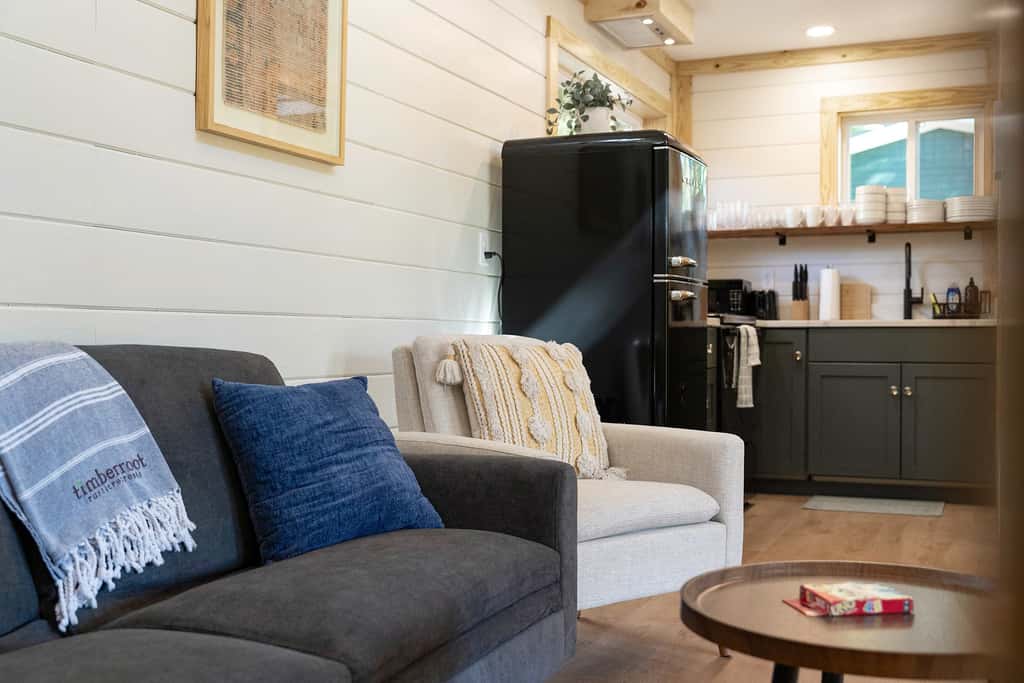 Chestnut Cottage w Deck Seating, Near Ruby Falls