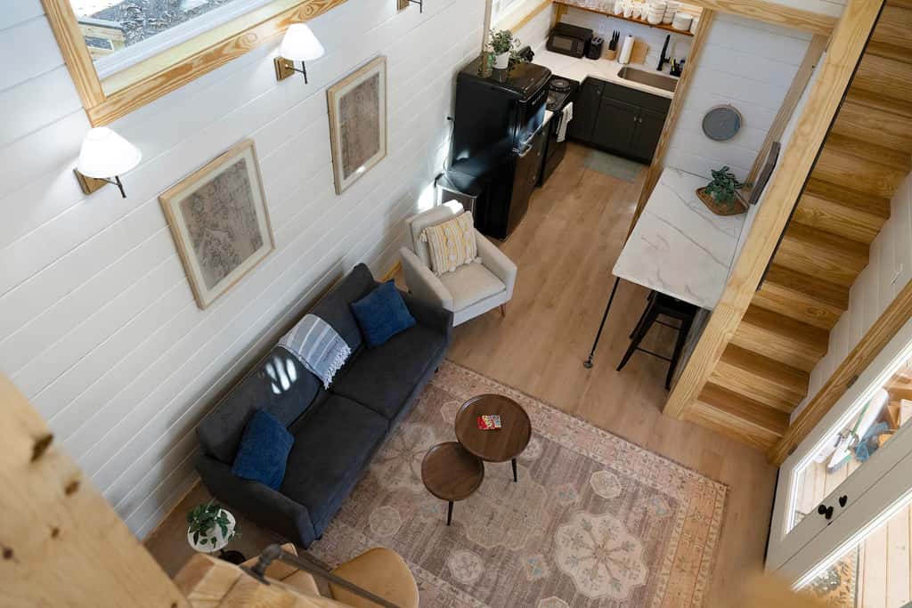 Chestnut Cottage w Deck Seating, Near Ruby Falls