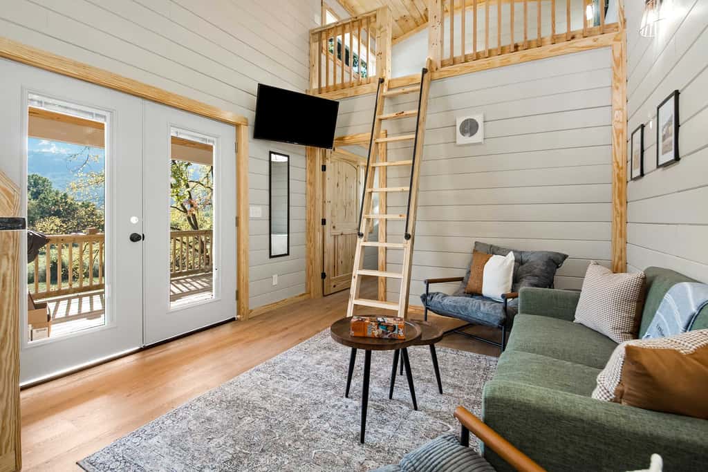 Pine Perch Cabin with Pasture Views