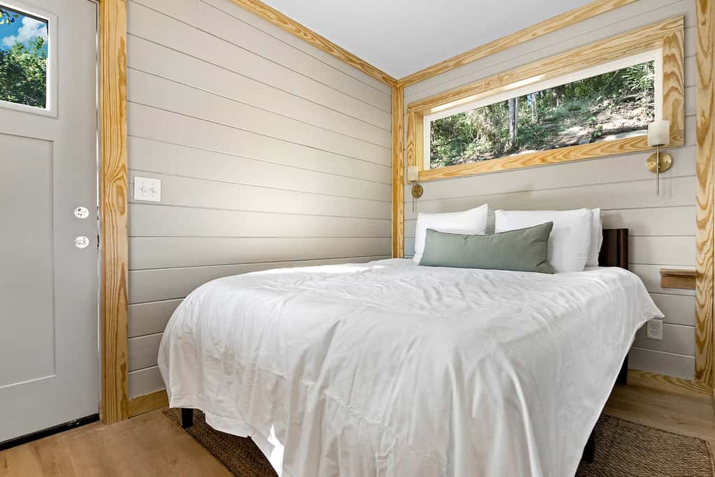 Pine Perch Cabin with Pasture Views