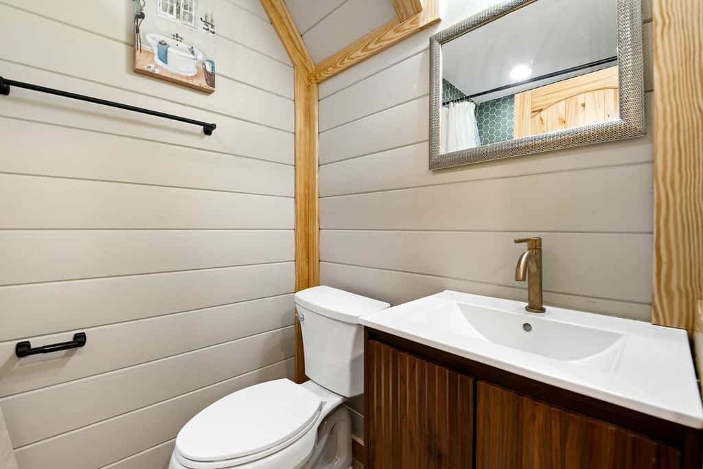 Pine Perch Cabin with Pasture Views