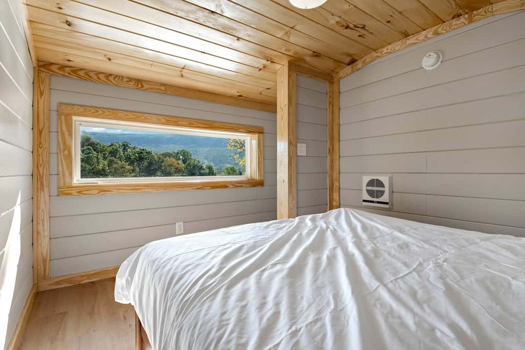 Pine Perch Cabin with Pasture Views