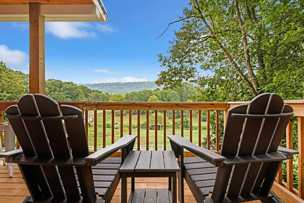Pine Perch Cabin with Pasture Views