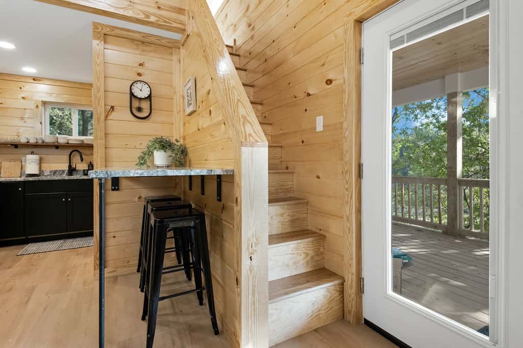 Charcoal Chalet with Private Deck Near Chattanooga