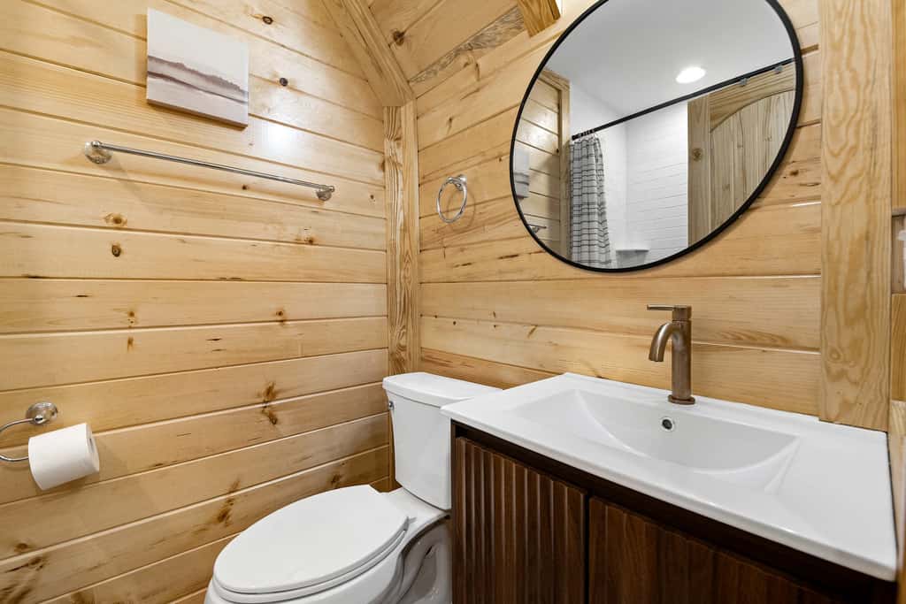 Charcoal Chalet with Private Deck Near Chattanooga