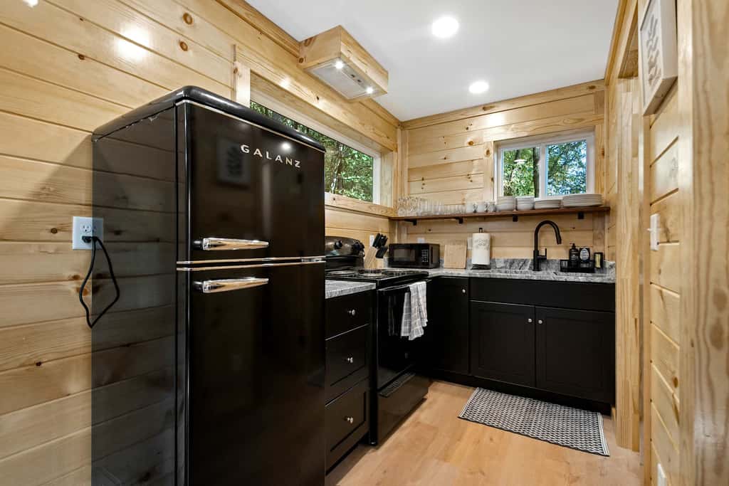 Charcoal Chalet with Private Deck Near Chattanooga