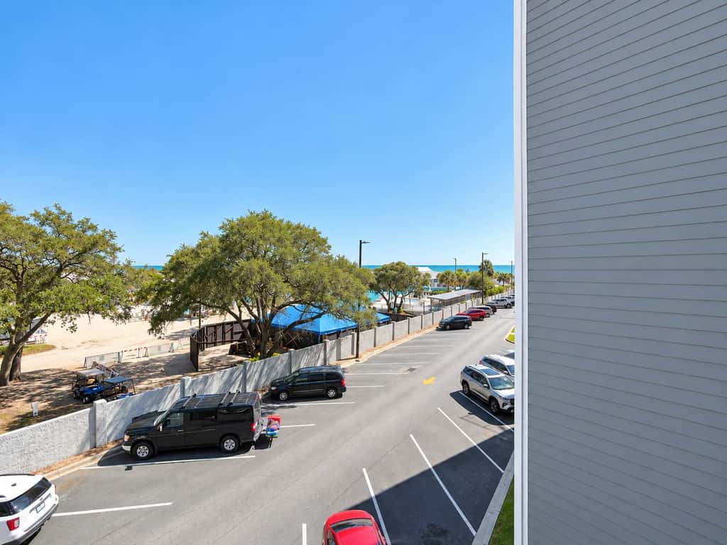 Myrtle Beach Resort A-329 with Resort-Style Amenities