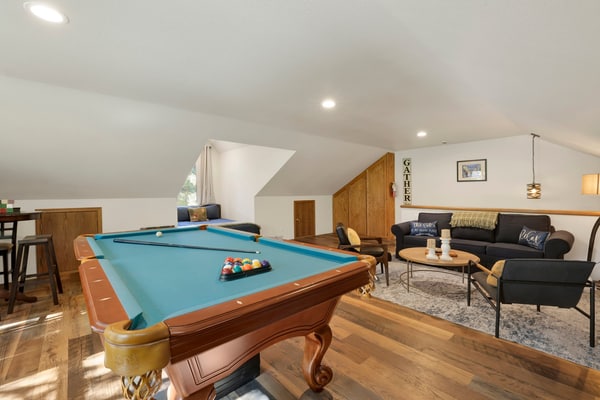 Copper Pine Retreat / Spa, Large Back yard, Game Loft Area