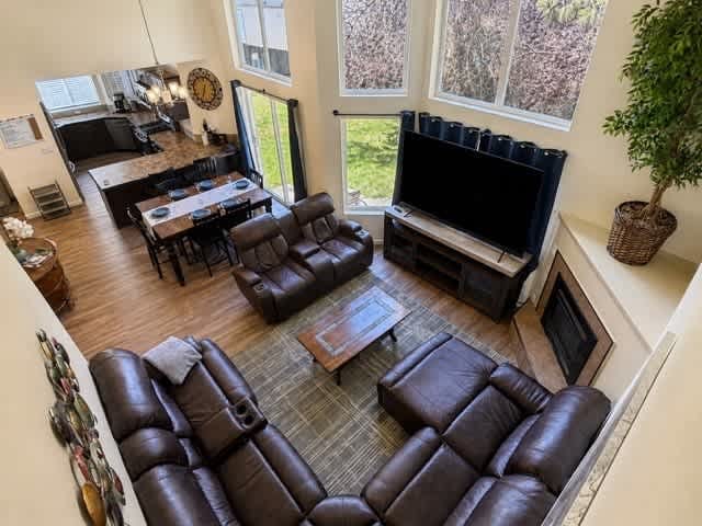 Settle into a bright, comfortable home designed for easy group stays and longer visits. This 3-bedroom, 3-bath townhouse sleeps up to 8 guests and offers a convenient home base in Midtown Coeur d'Alene. Gather indoors with family and friends—the full kitchen, board games, fireplace, and spacious layout invite you to cook together, play, and relax. Private parking, in-unit laundry, and fast WiFi make extended stays effortless. Downtown, shops, and restaurants are within easy reach