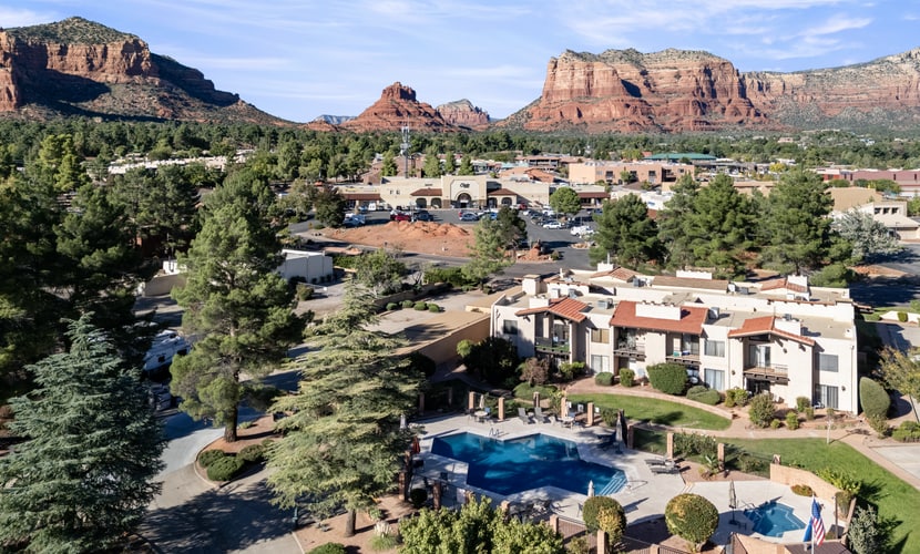 Sedona Oak Creek Holiday | Balcony | Pool | Sleeps 2
