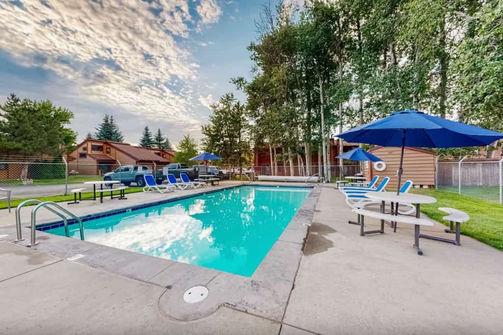 Enjoy a relaxing McCall getaway at this bright, two-bedroom, two-bathroom condo in Aspen Village. With vaulted ceilings, large windows, a king suite, air conditioning, and access to community pools, hot tubs, and recreational amenities, this two-level retreat comfortably accommodates up to six guests. Located near Payette Lake, Ponderosa State Park, and downtown McCall, it's a convenient home base for year-round adventures.