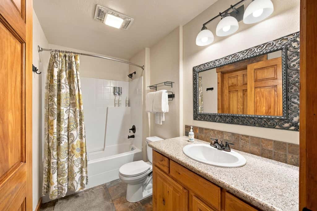 Aspen Village McCall Condo | Pools, Gym, Hot Tub