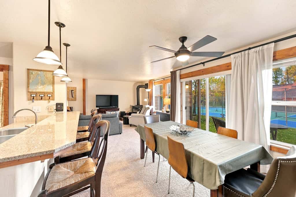 Aspen Village McCall Condo | Pools, Gym, Hot Tub