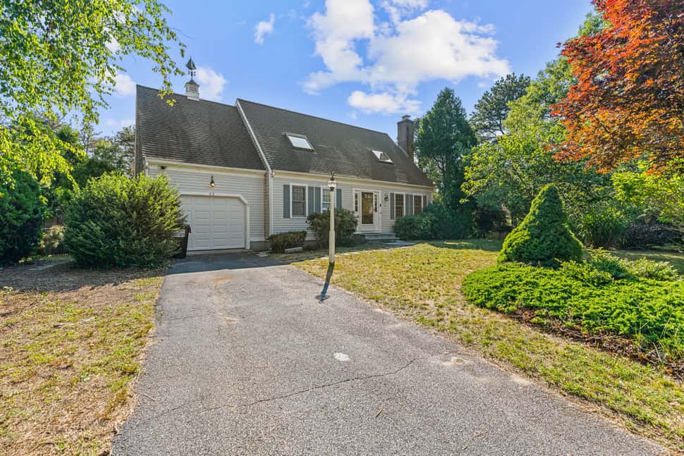Mashpee Gem with a Private Yard, Volleyball, BBQ and a Fire pit! | 3 ...
