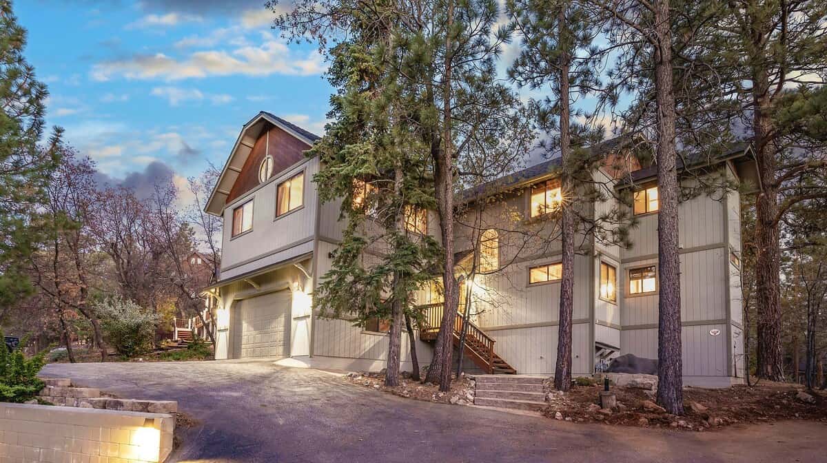 Game Room · Hot Tub · Views · Jetted Tub · BBQ | 4 Bed Big Bear, CA ...