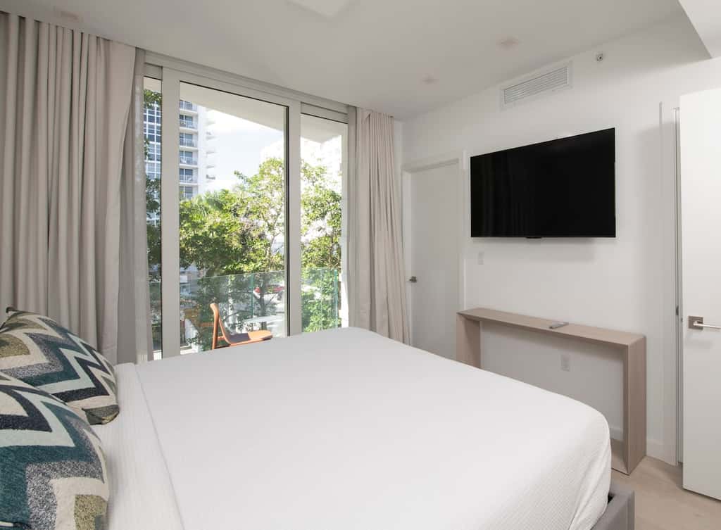 South Beach Modern Apartment: Rooftop Pool & Bay Views - 101