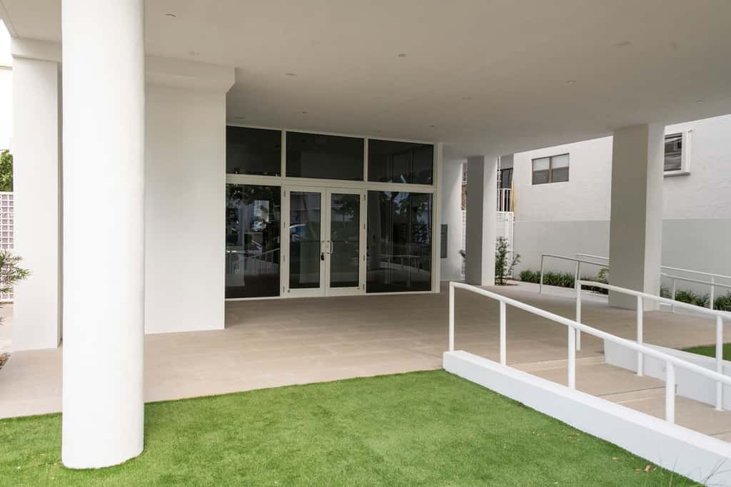 South Beach Apartment: Rooftop Pool - 102