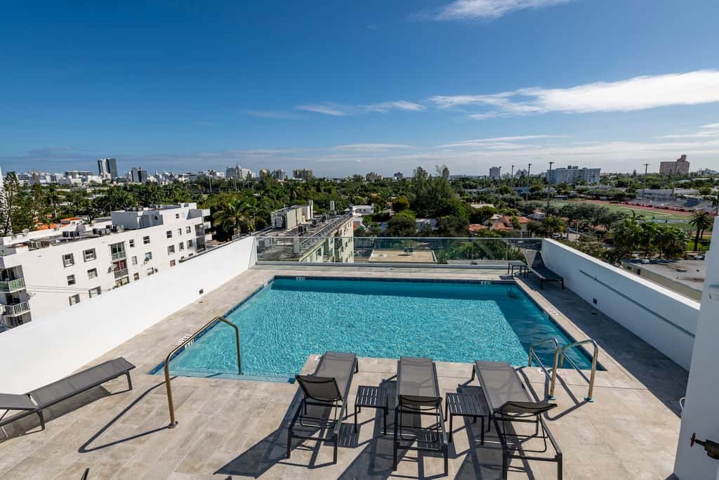 South Beach 2BR-2BA Apt with Pool & Bay View #103 - Sleeps 6