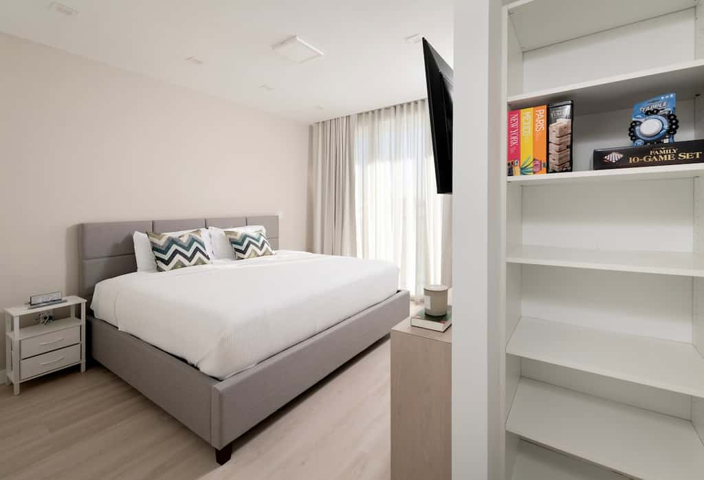 South Beach 2BR-2BA Apt with Pool & Bay View #103 - Sleeps 6