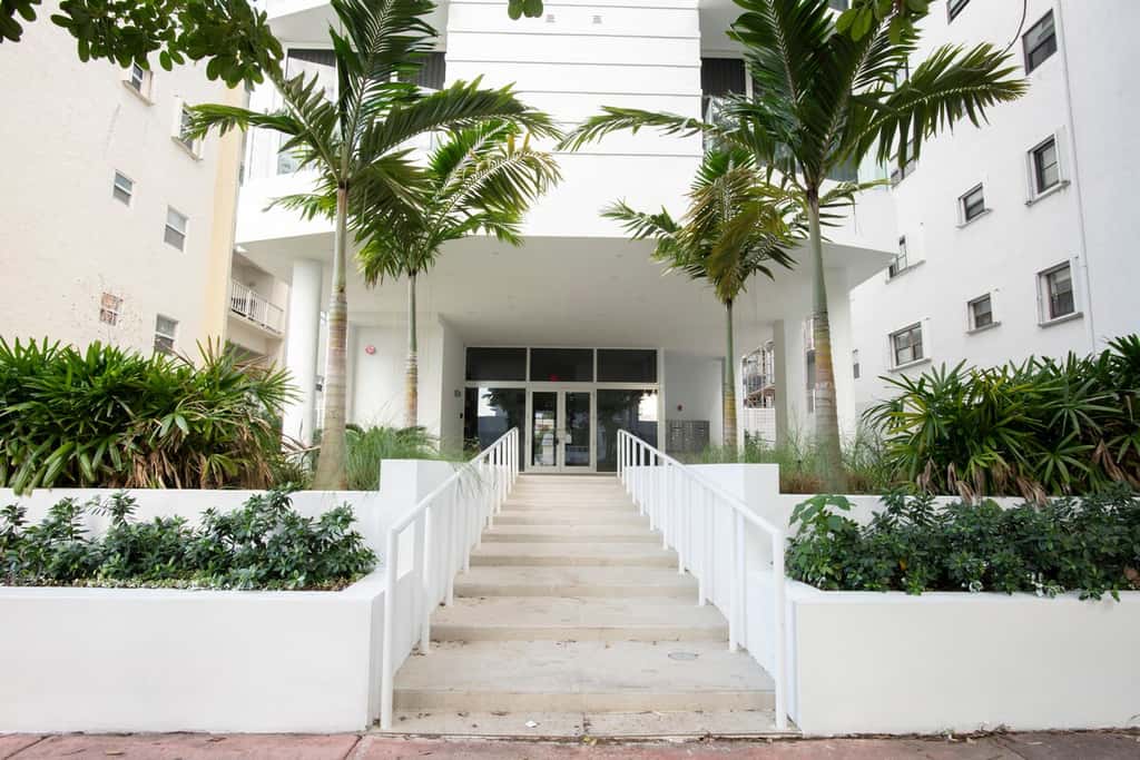 South Beach 2BR-2BA Apt with Rooftop Pool #104 - Sleeps 6