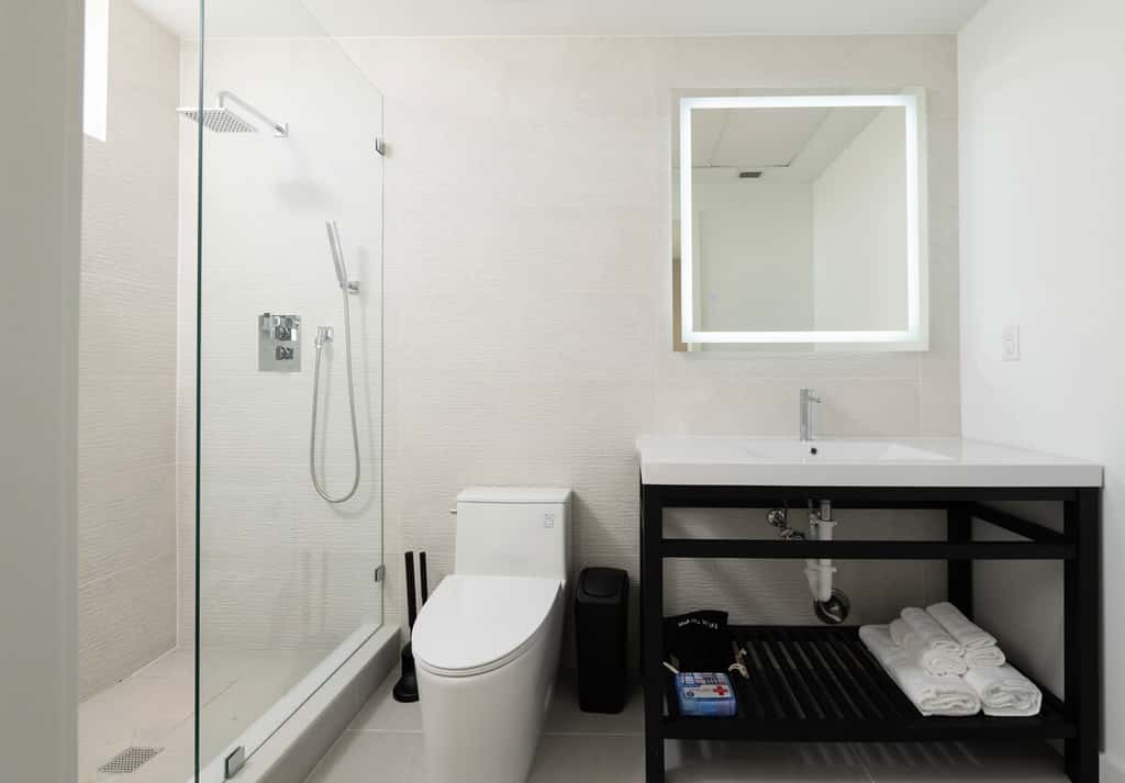 South Beach 2BR-2BA Apt with Rooftop Pool #104 - Sleeps 6