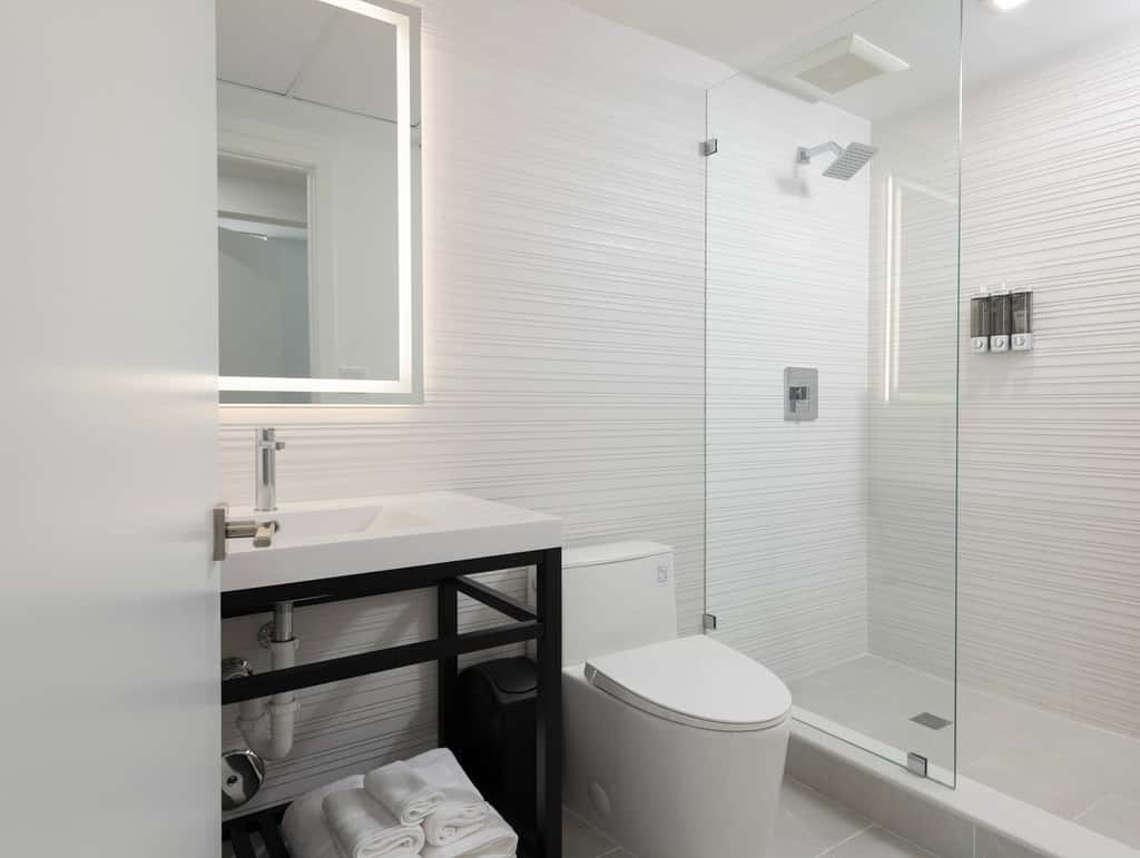 South Beach 2BR-2BA Apt with Rooftop Pool #104 - Sleeps 6