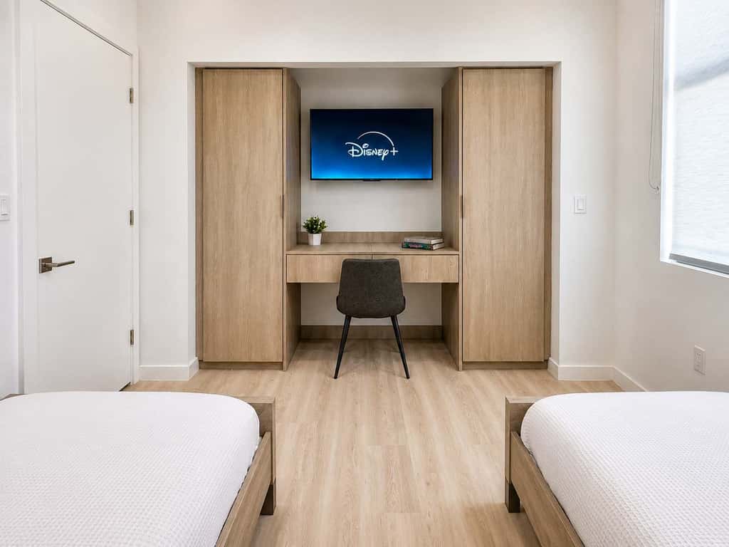 South Beach 2BR-2BA Apt with Rooftop Pool #104 - Sleeps 6