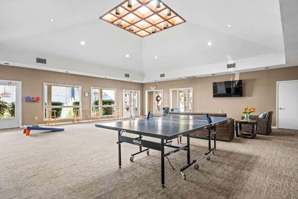 Top Floor Hilton Head Condo Near Folly Field Beach