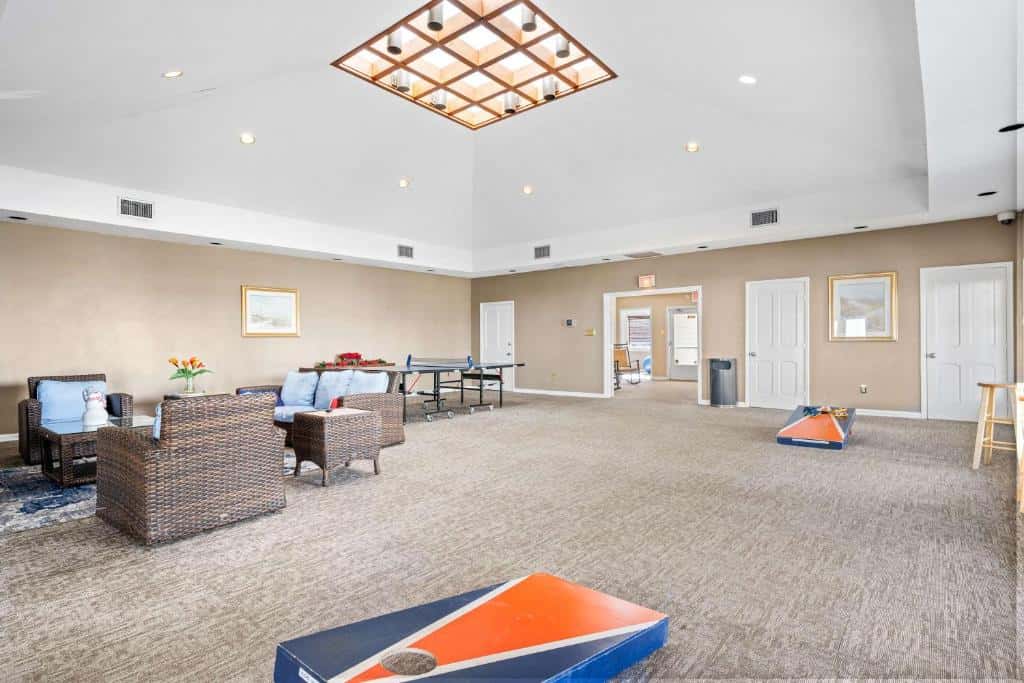 Top Floor Hilton Head Condo Near Folly Field Beach