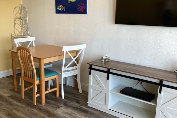 7th floor oceanfront condo w/shared pools, lazy river & direct beach access