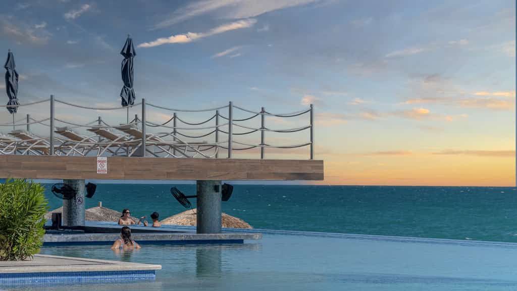 Beachfront Condo with Panoramic Views Verano 1204