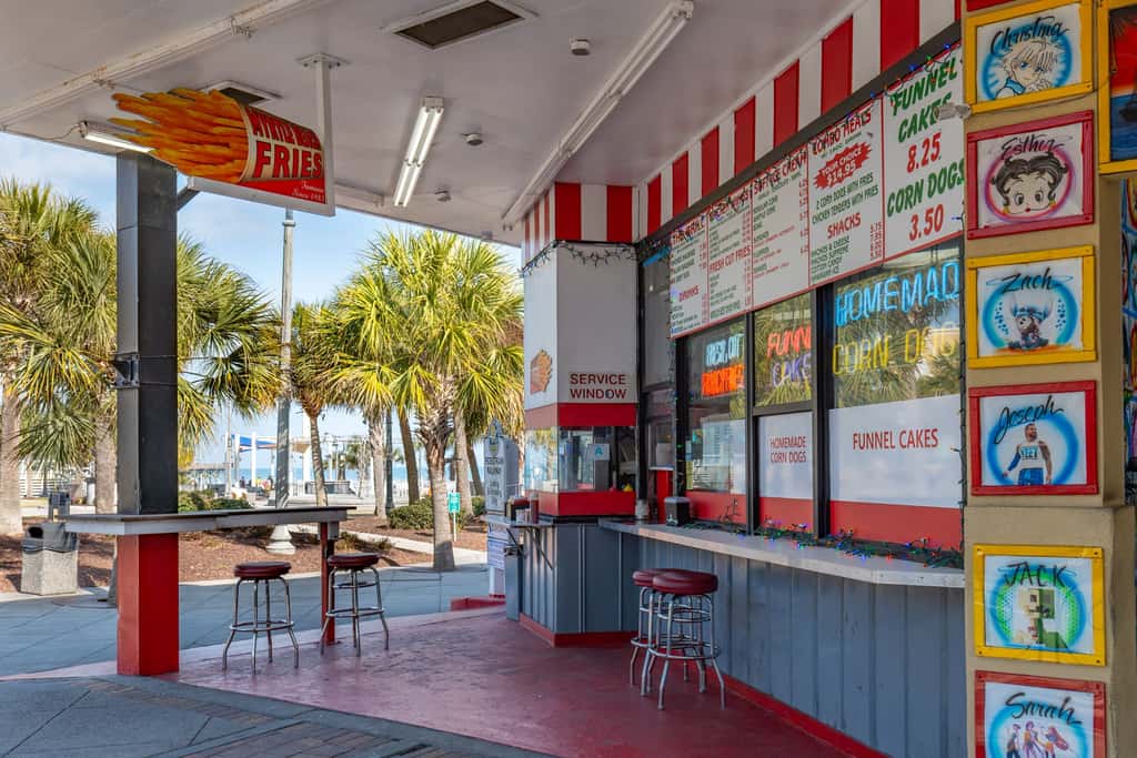 Fly Away to Your Myrtle Beach Getaway! Landing at Yachtsman S1105 Studio
