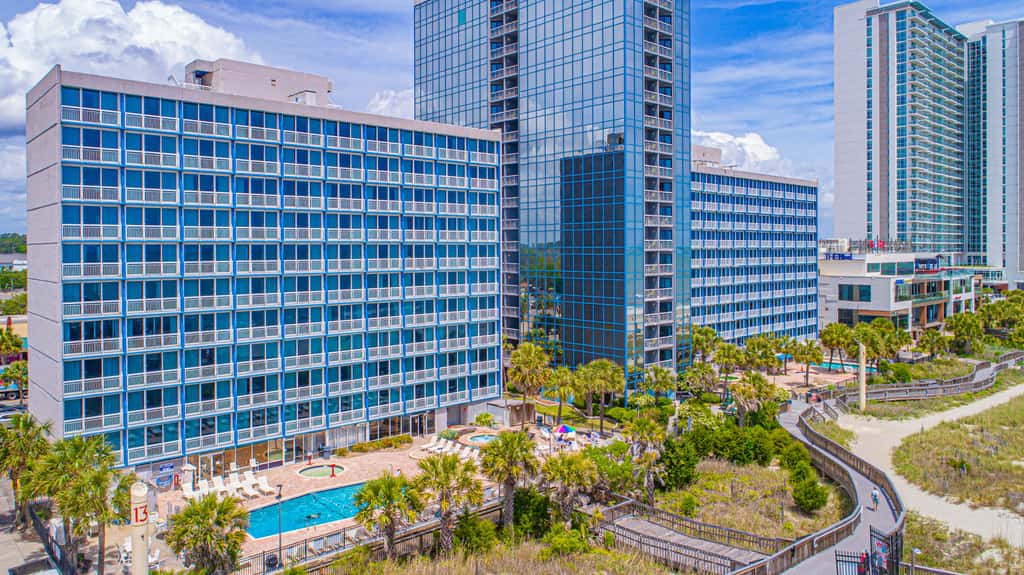 Fly Away to Your Myrtle Beach Getaway! Landing at Yachtsman S1105 Studio