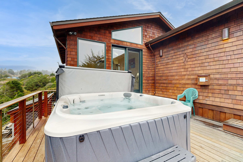 Stunning Mendocino Coast Views - Hot Tub & BBQ
