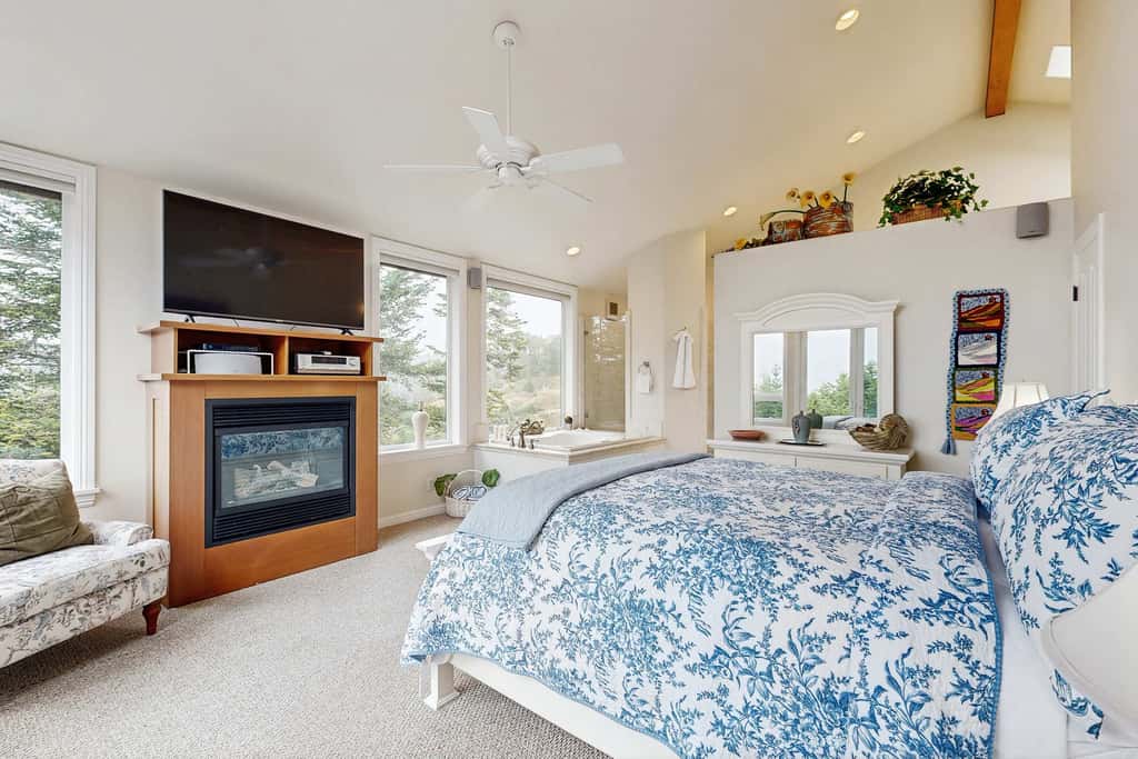 Stunning Mendocino Coast Views - Hot Tub & BBQ
