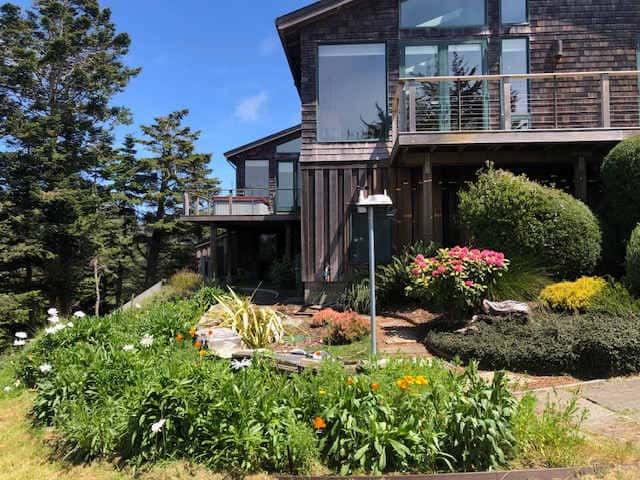 Stunning Mendocino Coast Views - Hot Tub & BBQ