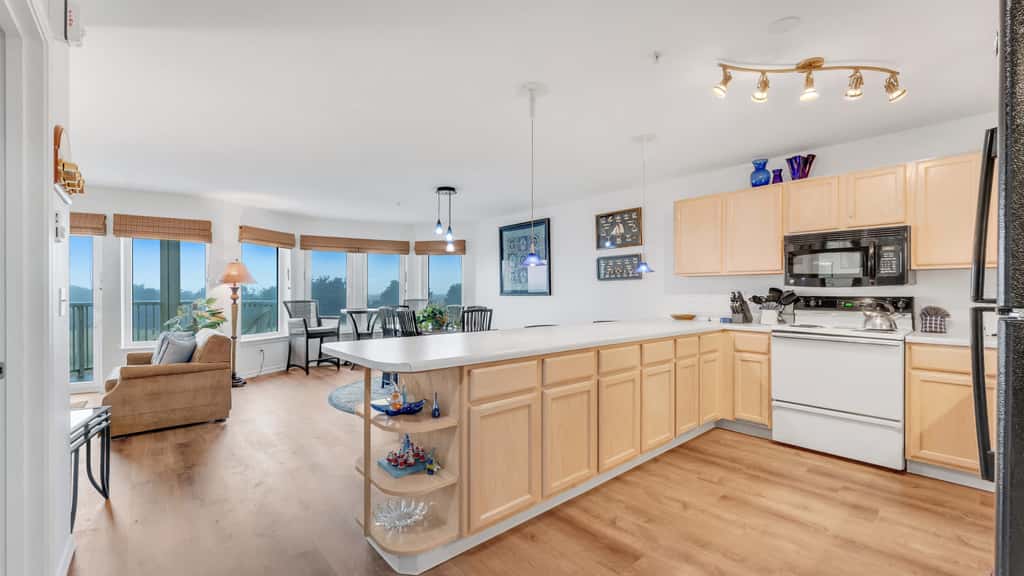 Beachfront Escape - Balcony Views, Fireplace, Pets OK