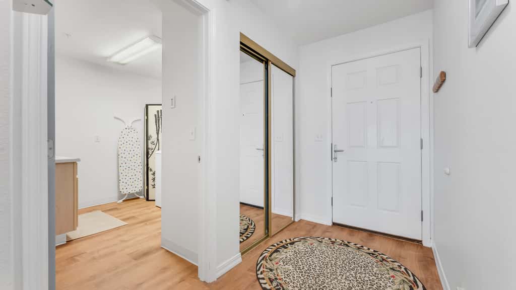 Beachfront Escape - Balcony Views, Fireplace, Pets OK