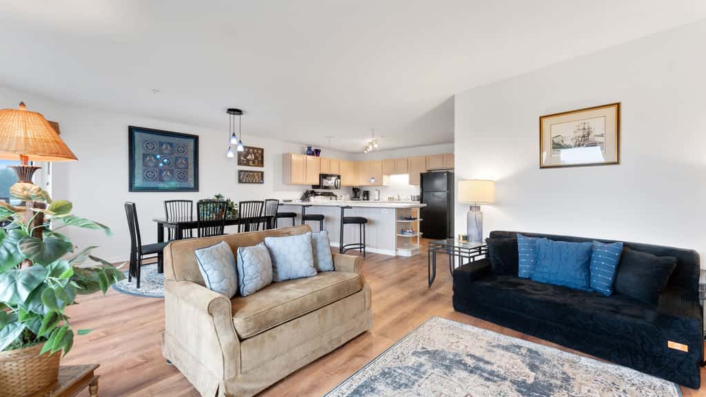 Beachfront Escape - Balcony Views, Fireplace, Pets OK