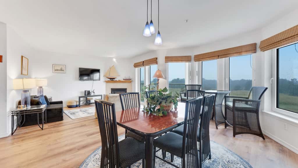 Beachfront Escape - Balcony Views, Fireplace, Pets OK