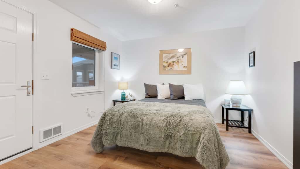 Beachfront Escape - Balcony Views, Fireplace, Pets OK