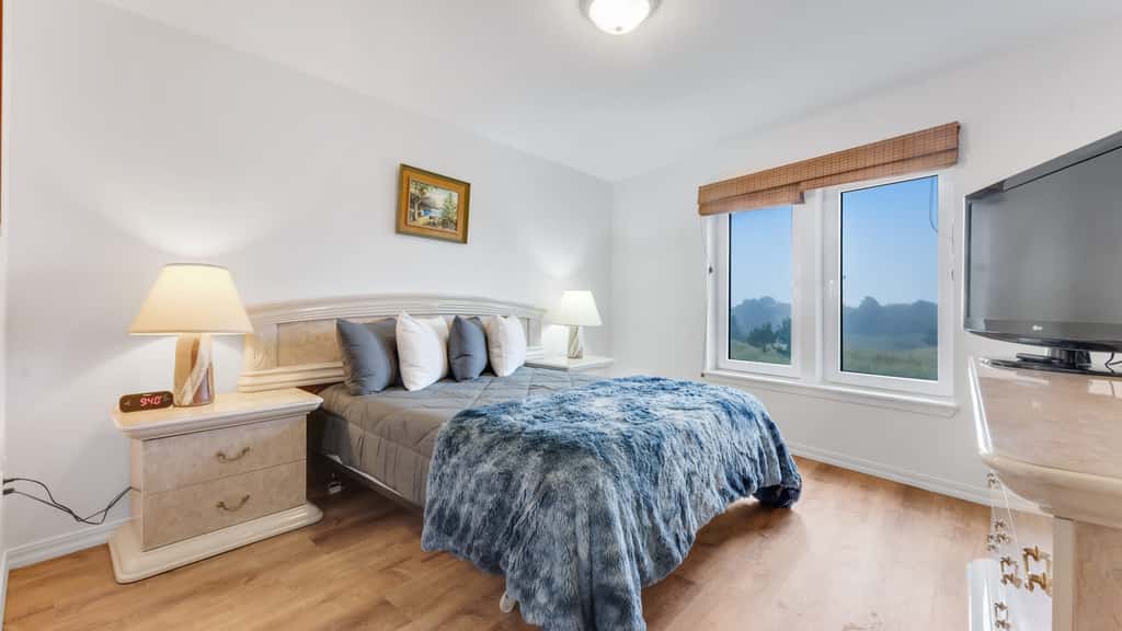 Beachfront Escape - Balcony Views, Fireplace, Pets OK