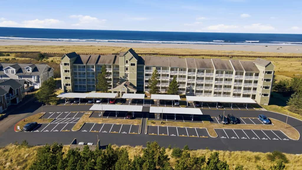 Beachfront Escape - Balcony Views, Fireplace, Pets OK