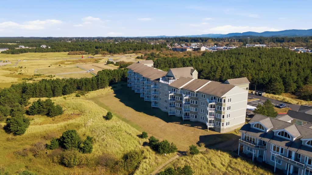 Beachfront Escape - Balcony Views, Fireplace, Pets OK